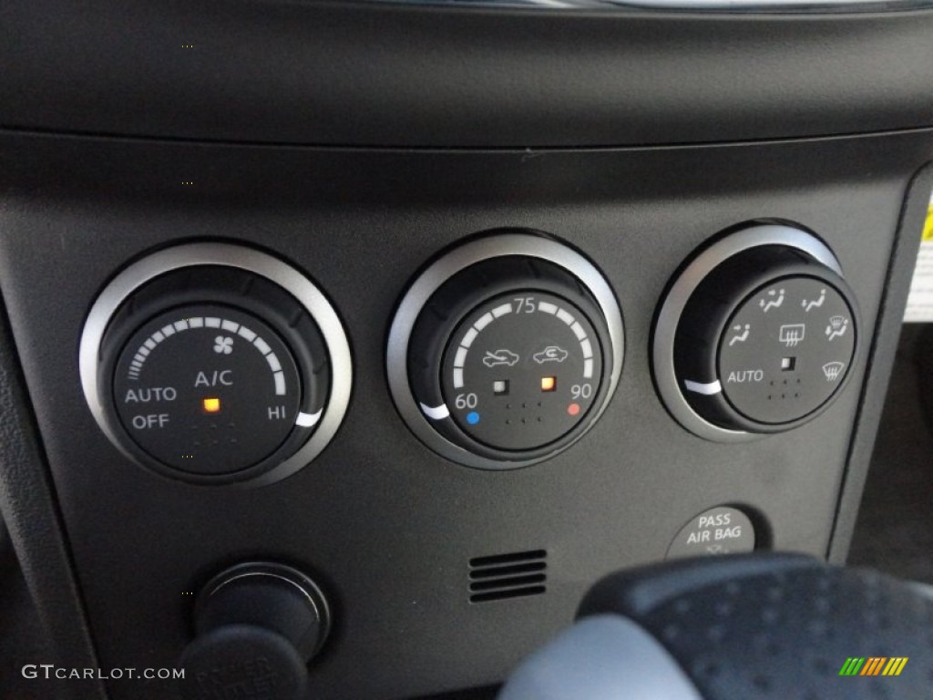 2012 Nissan Rogue S Controls Photo #60932414