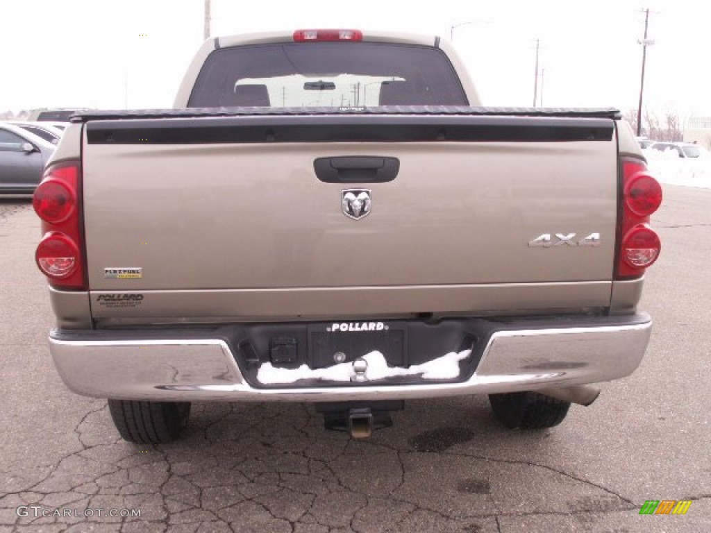 2008 Ram 1500 SXT Quad Cab 4x4 - Light Khaki Metallic / Khaki photo #5