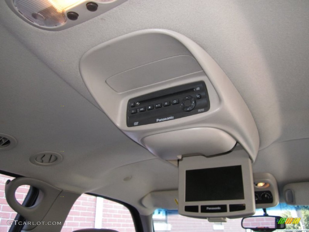 2003 Suburban 1500 Z71 4x4 - Light Pewter Metallic / Gray/Dark Charcoal photo #26