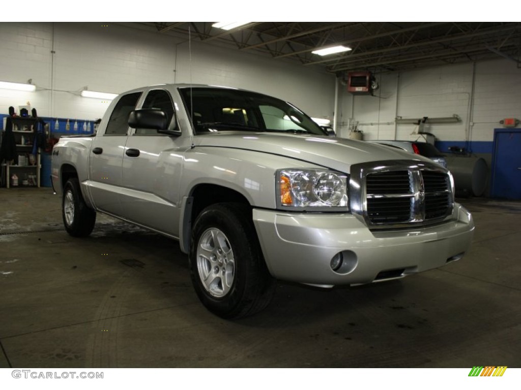 2007 Dakota SLT Quad Cab 4x4 - Bright Silver Metallic / Medium Slate Gray photo #1