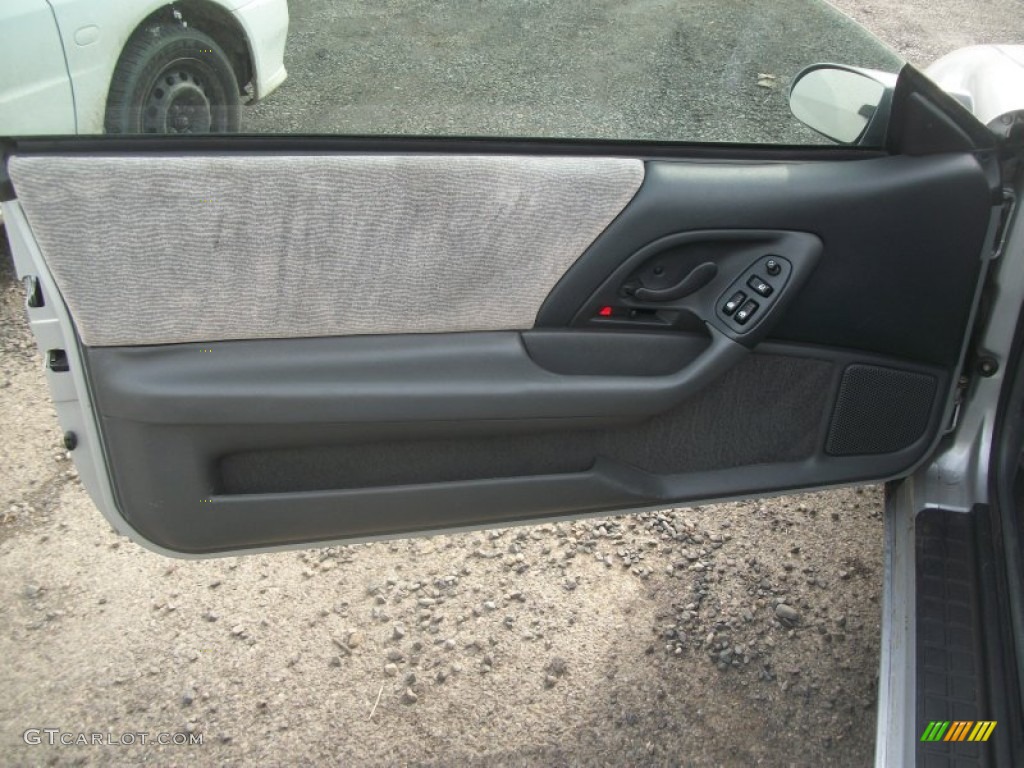 1997 Chevrolet Camaro Coupe Medium Grey Door Panel Photo #60950418