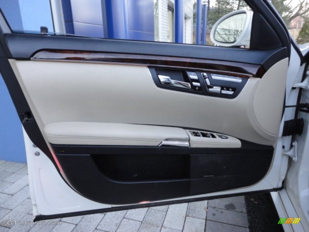 2009 Mercedes-Benz S 550 4Matic Sedan Black/Savanna Door Panel Photo #60950955