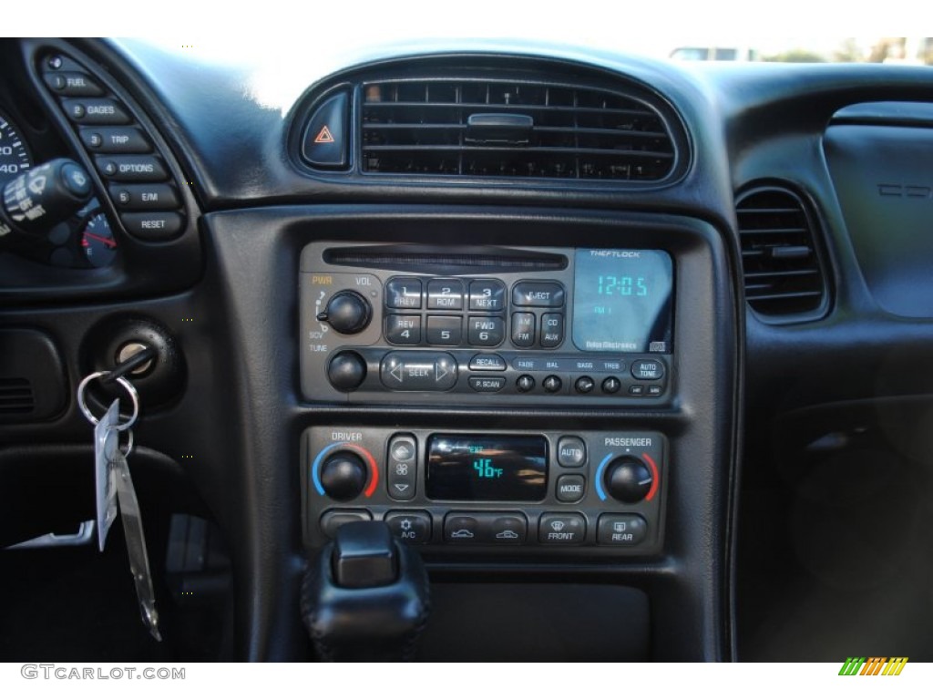 2004 Chevrolet Corvette Coupe Controls Photo #60953547