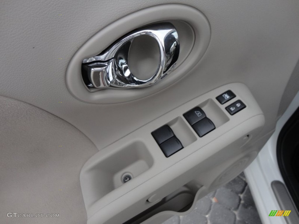 2012 Nissan Cube 1.8 S Controls Photo #60954504