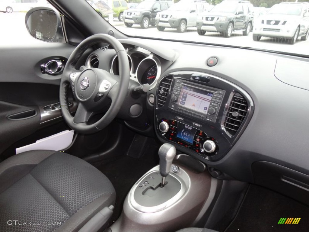 2012 Nissan Juke SV Dashboard Photos