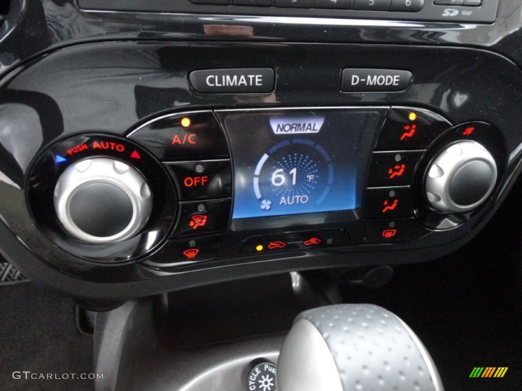 2012 Nissan Juke SV Controls Photo #60959040