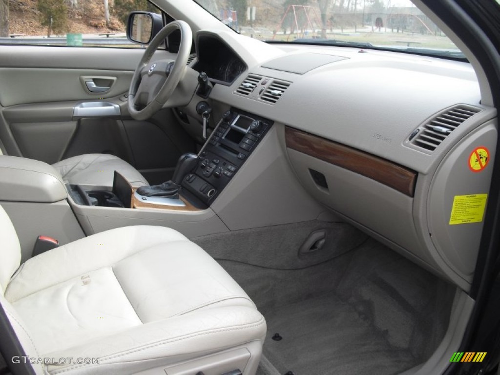 Taupe/Light Taupe Interior 2005 Volvo XC90 2.5T AWD Photo #60960603