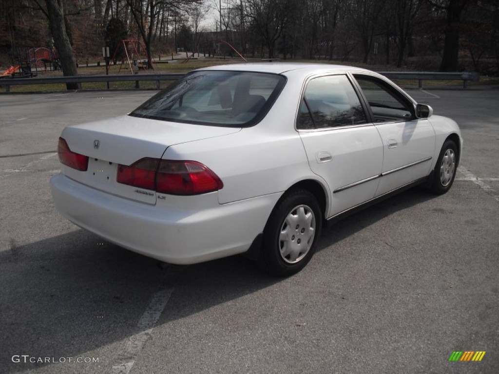 1998 Accord LX Sedan - Taffeta White / Ivory photo #6