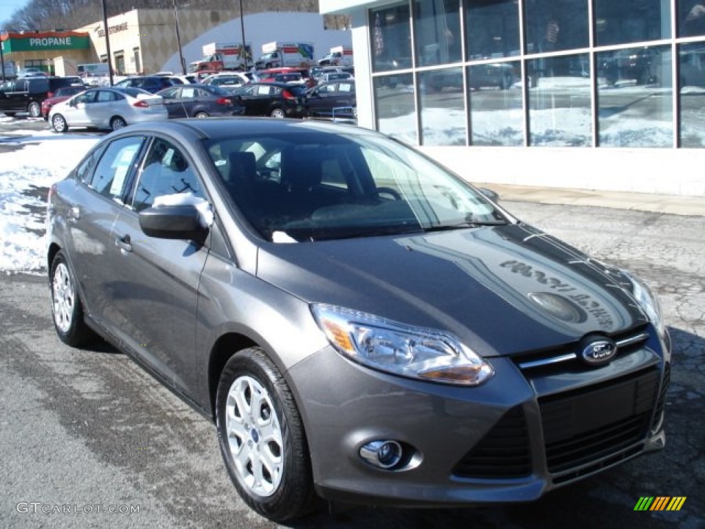 2012 Focus SE Sedan - Sterling Grey Metallic / Charcoal Black photo #2