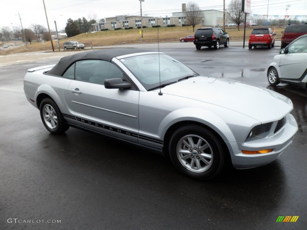 2007 Mustang V6 Deluxe Convertible - Satin Silver Metallic / Light Graphite photo #7