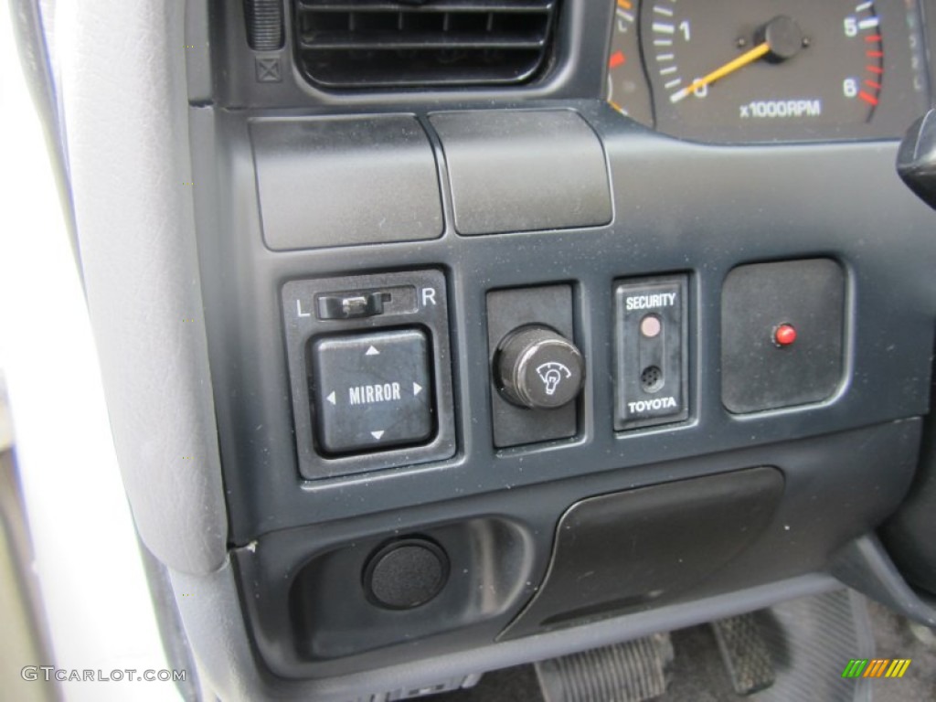1994 Toyota Land Cruiser Standard Land Cruiser Model Controls Photo #60978457
