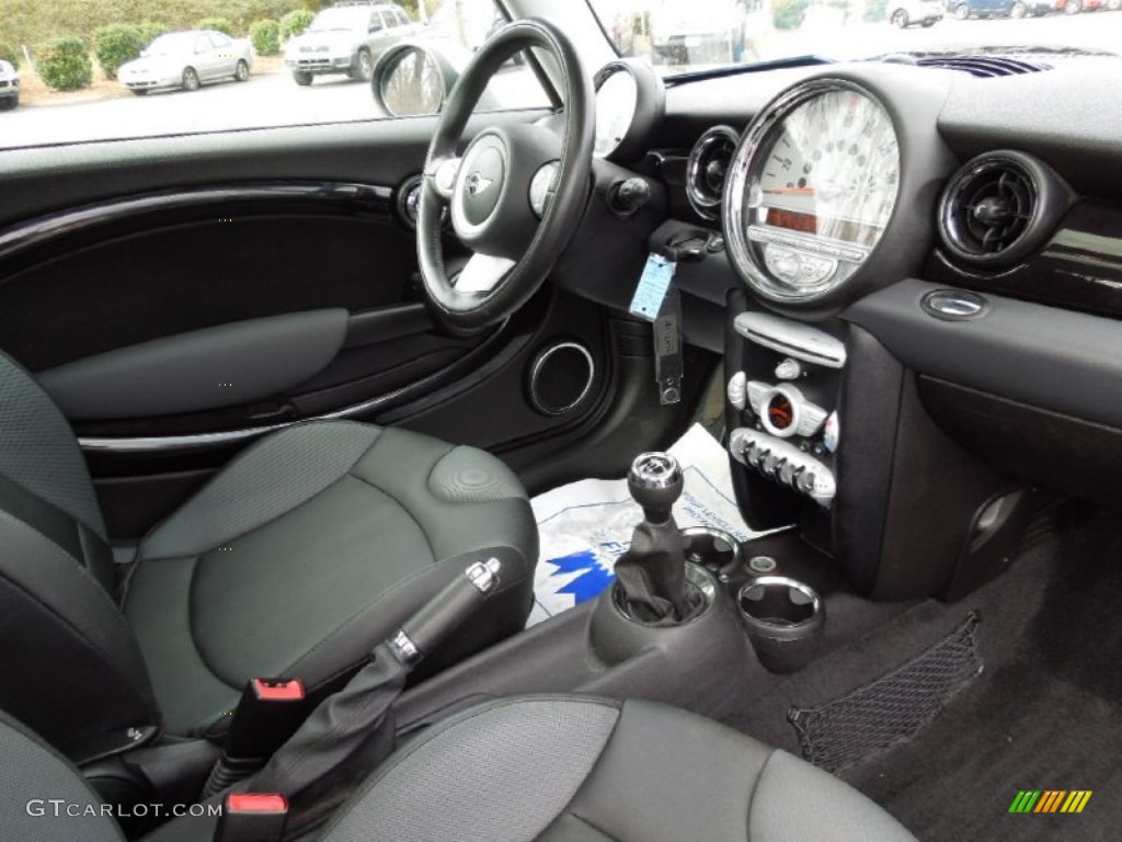 Black/Grey Interior 2009 Mini Cooper Clubman Photo #60978889