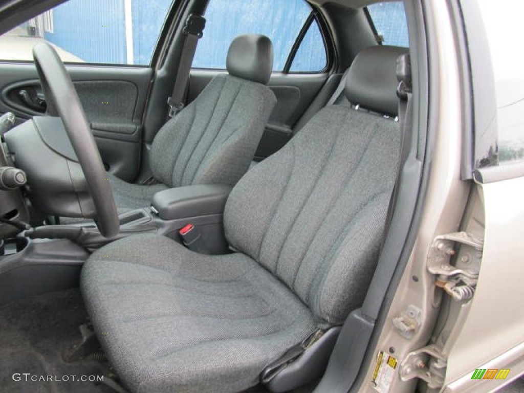 2004 Cavalier Sedan - Sandrift Metallic / Graphite photo #9
