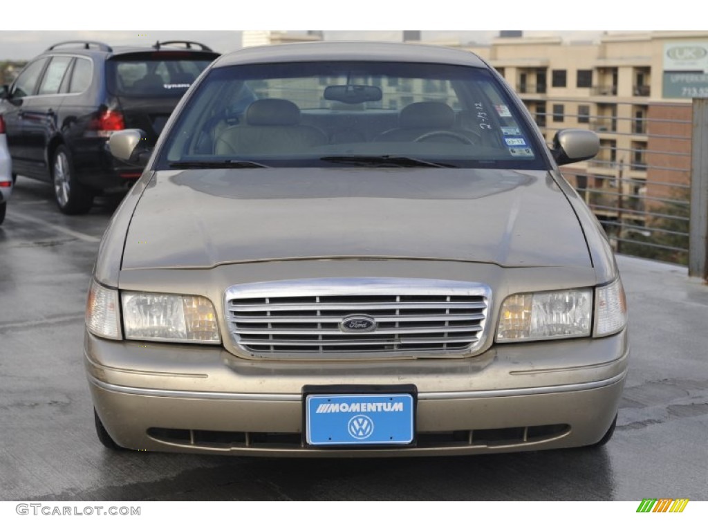 2000 Crown Victoria LX Sedan - Harvest Gold Metallic / Light Graphite photo #2
