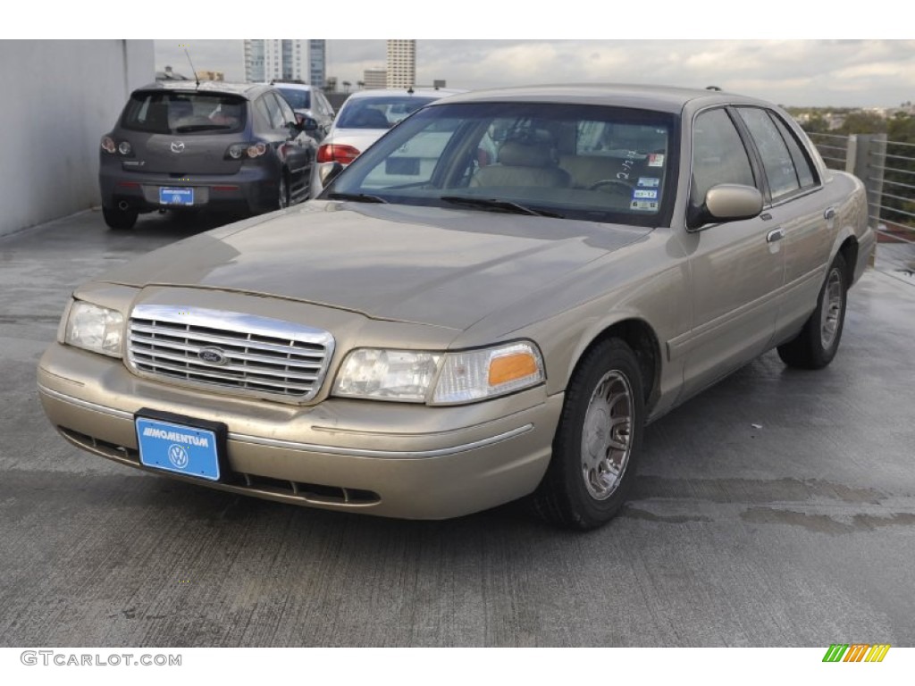 2000 Crown Victoria LX Sedan - Harvest Gold Metallic / Light Graphite photo #3