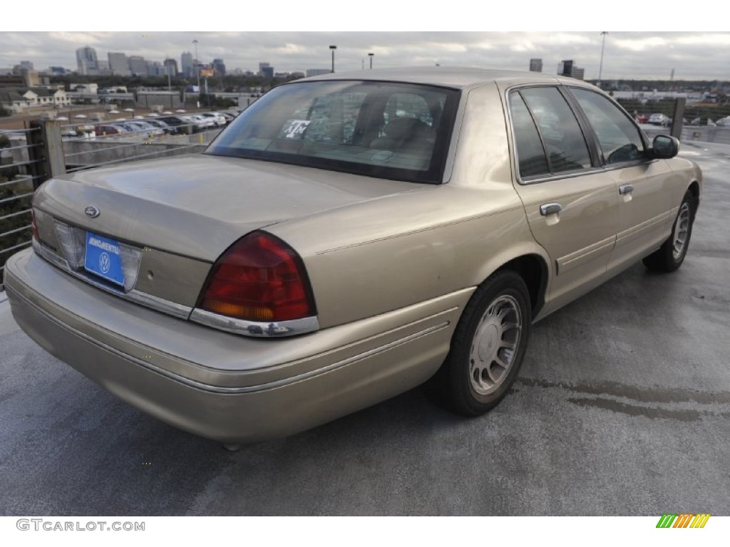 2000 Crown Victoria LX Sedan - Harvest Gold Metallic / Light Graphite photo #5