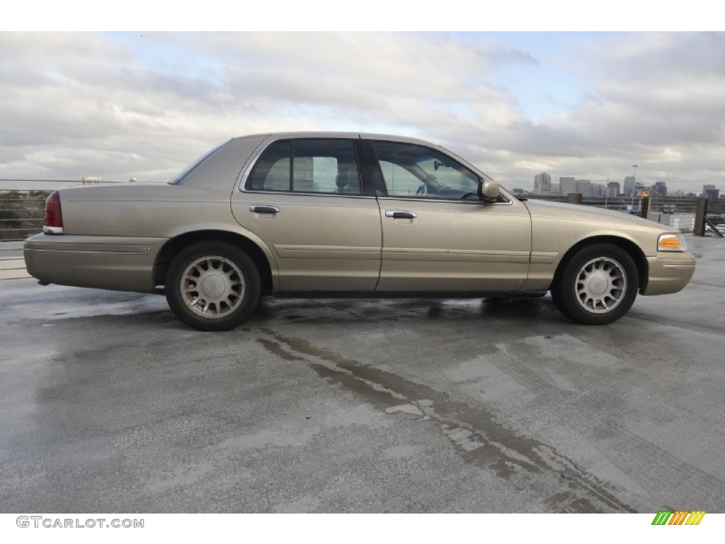 2000 Crown Victoria LX Sedan - Harvest Gold Metallic / Light Graphite photo #6