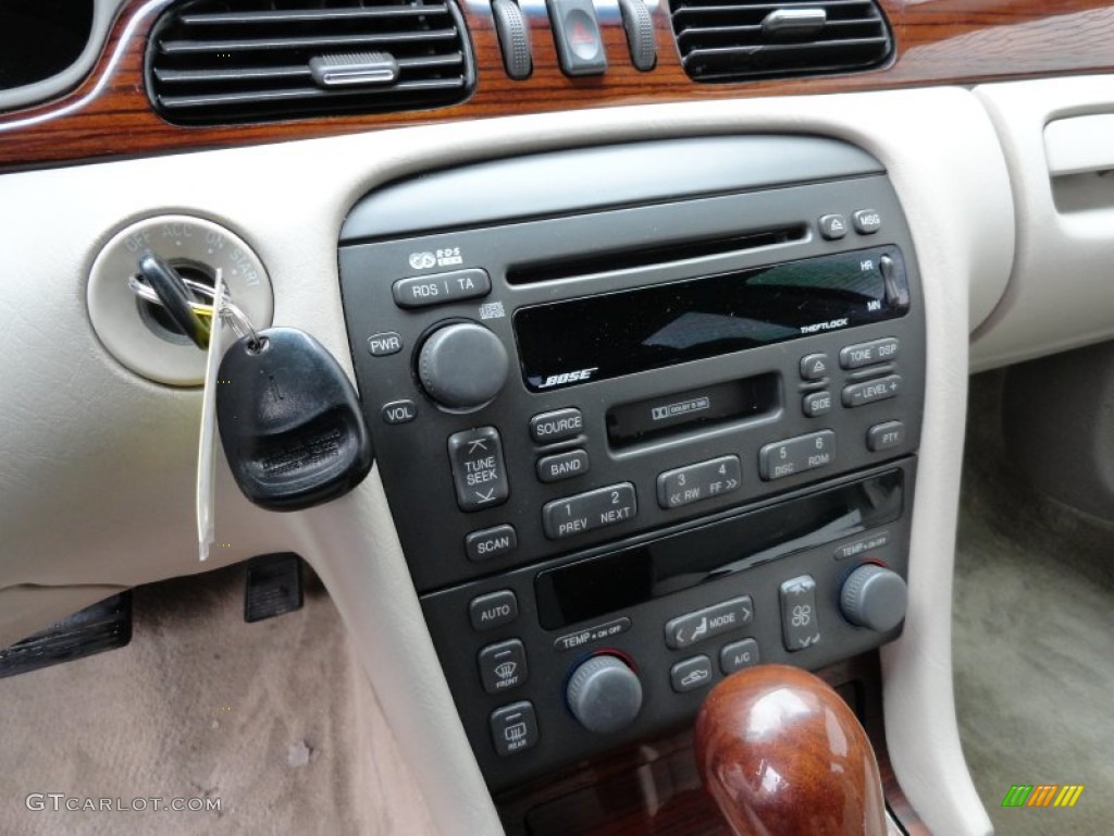 2003 Cadillac Seville STS Controls Photos