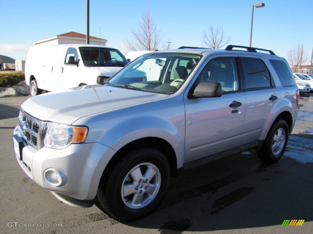 2009 Escape XLT V6 4WD - Brilliant Silver Metallic / Stone photo #3