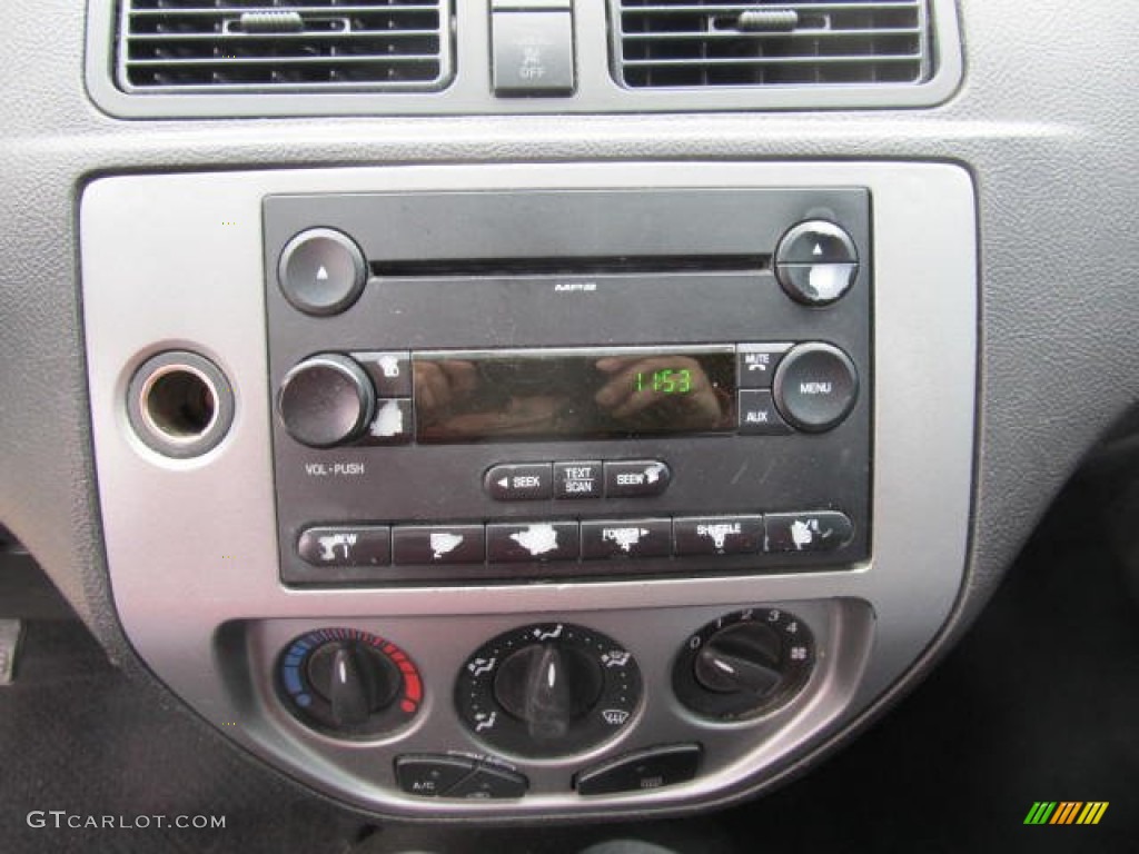 2007 Ford Focus ZX3 S Coupe Controls Photo #60983065