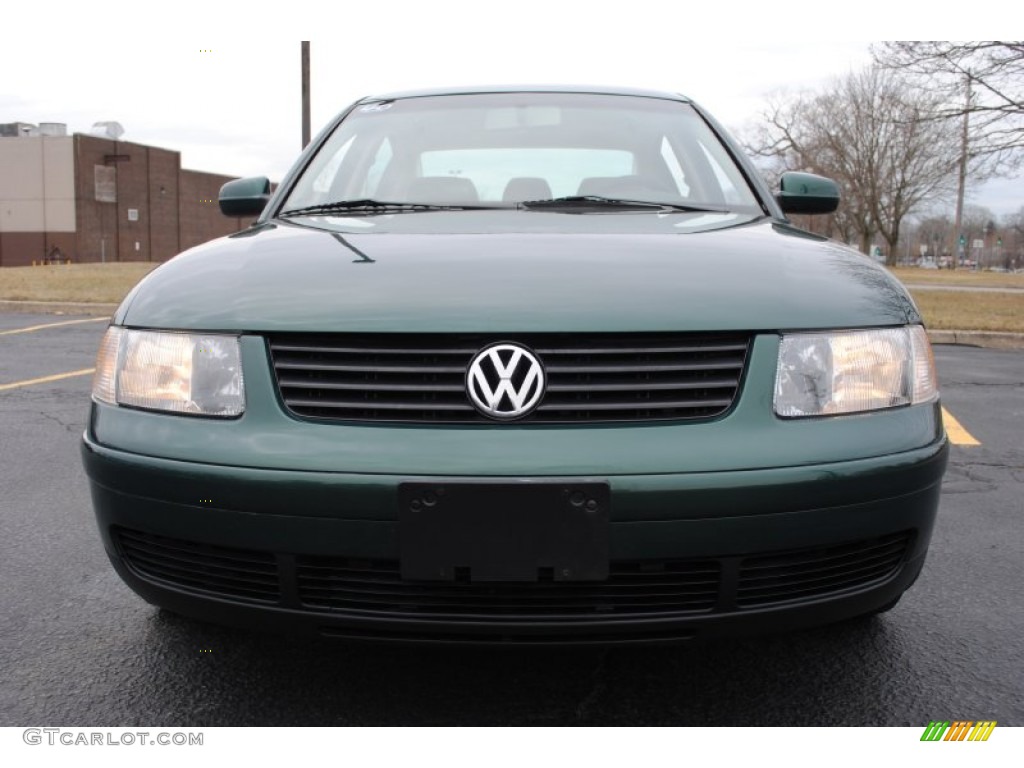 2001 Passat GLS Sedan - Pine Green Metallic / Beige photo #2