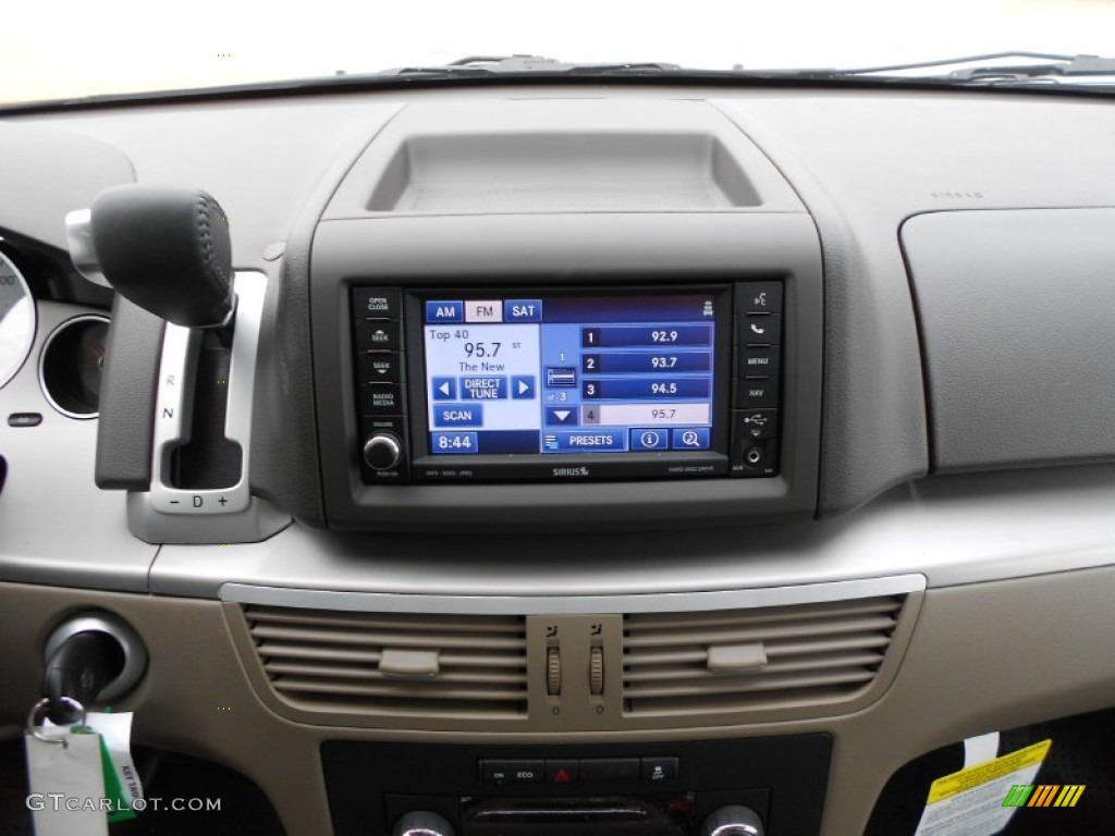 2012 Volkswagen Routan SEL Controls Photo #60988955