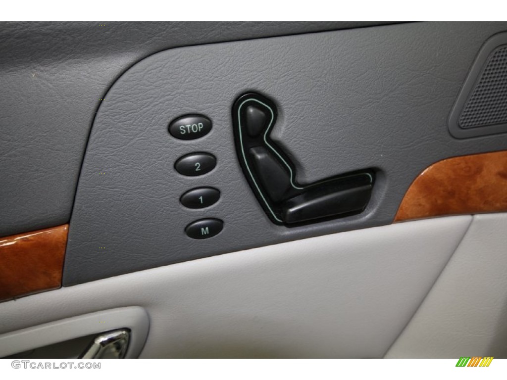 2004 Kia Amanti Standard Amanti Model Controls Photo #60990010