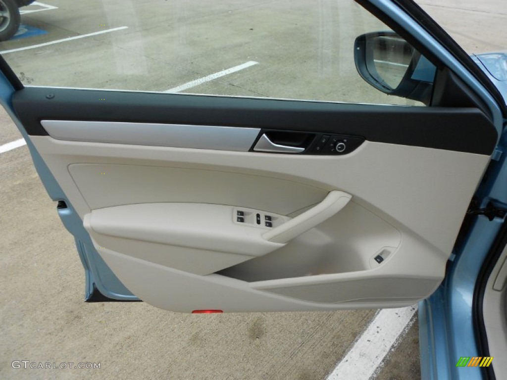 2012 Volkswagen Passat 2.5L SE Cornsilk Beige Door Panel Photo #60990181