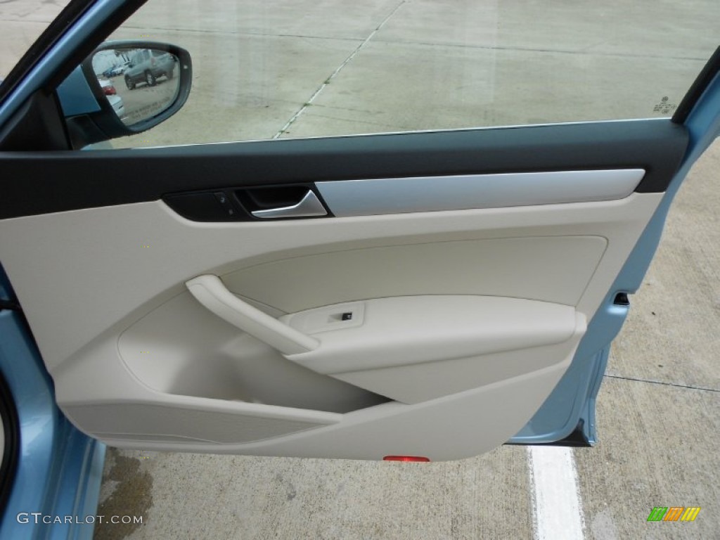 2012 Volkswagen Passat 2.5L SE Cornsilk Beige Door Panel Photo #60990199