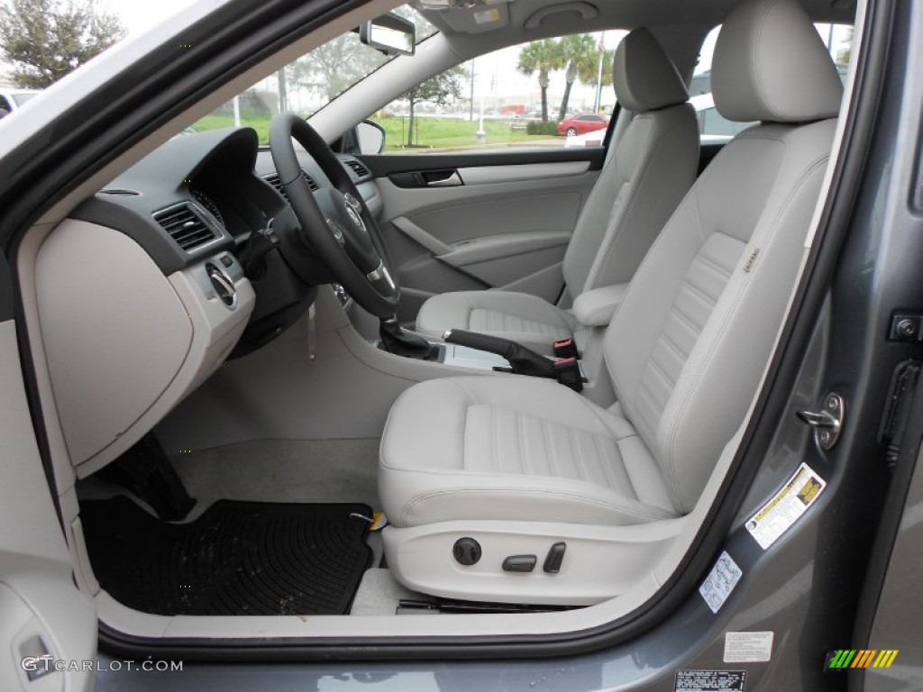 Moonrock Gray Interior 2012 Volkswagen Passat V6 SE Photo #60990394