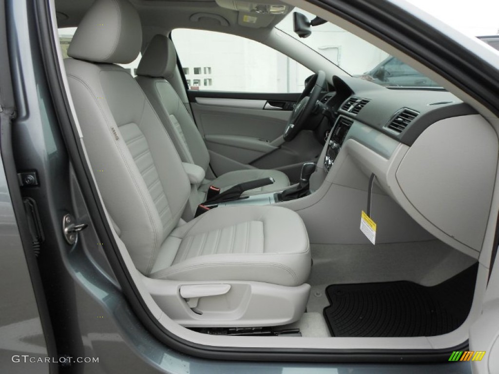 Moonrock Gray Interior 2012 Volkswagen Passat V6 SE Photo #60990412