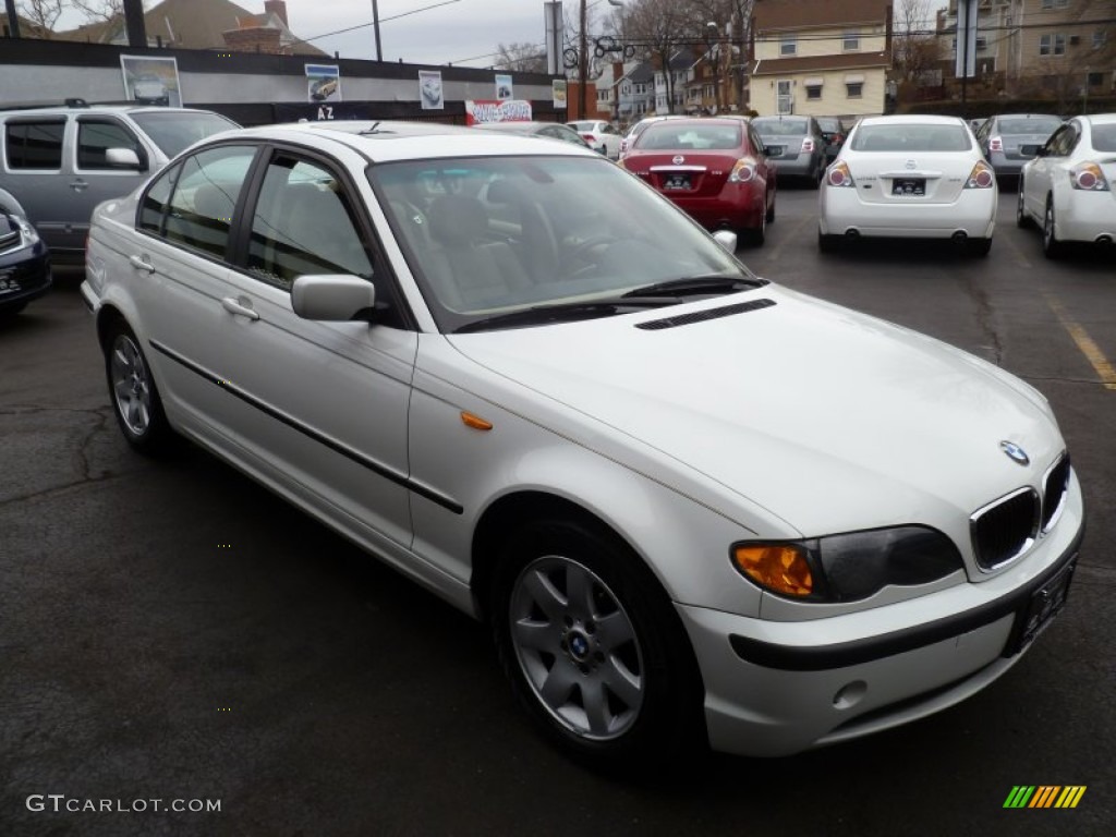 2004 3 Series 325xi Sedan - Alpine White / Sand photo #2
