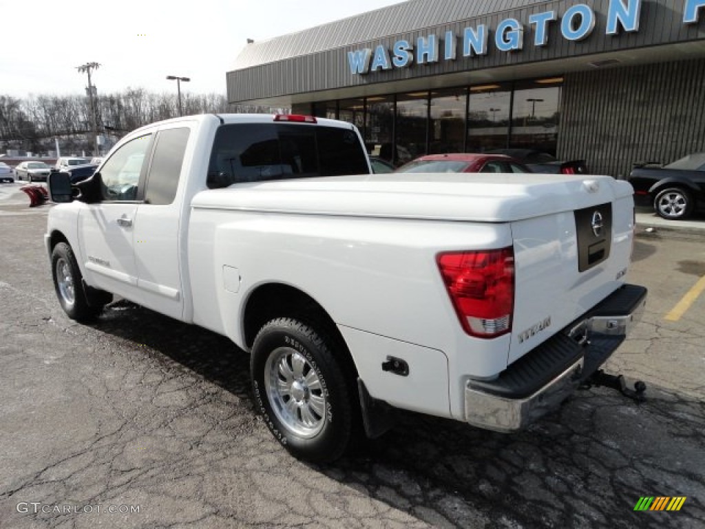 2006 Titan SE King Cab 4x4 - White / Graphite/Titanium photo #2