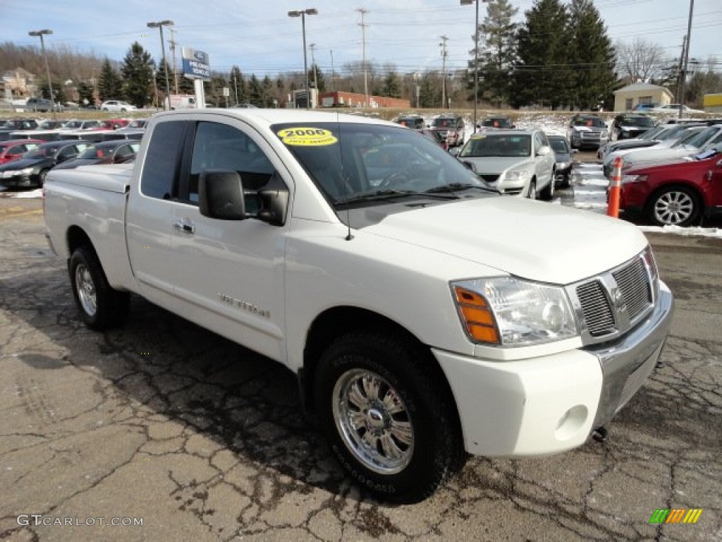 2006 Titan SE King Cab 4x4 - White / Graphite/Titanium photo #6