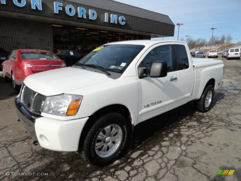 2006 Titan SE King Cab 4x4 - White / Graphite/Titanium photo #8