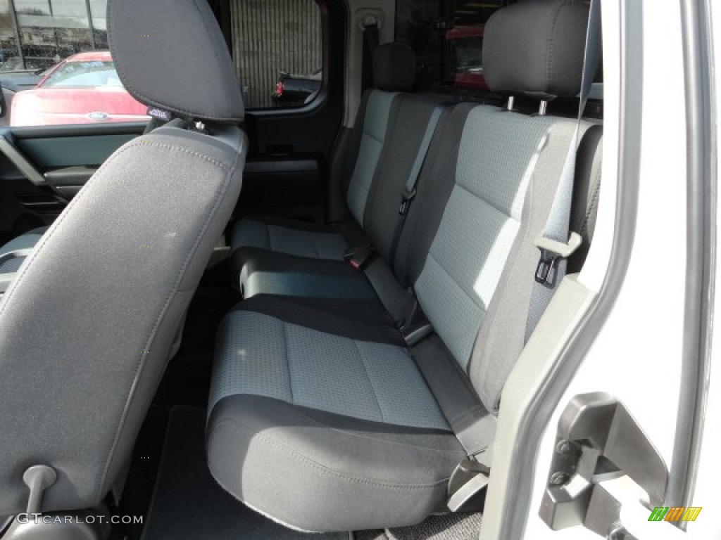 2006 Titan SE King Cab 4x4 - White / Graphite/Titanium photo #11