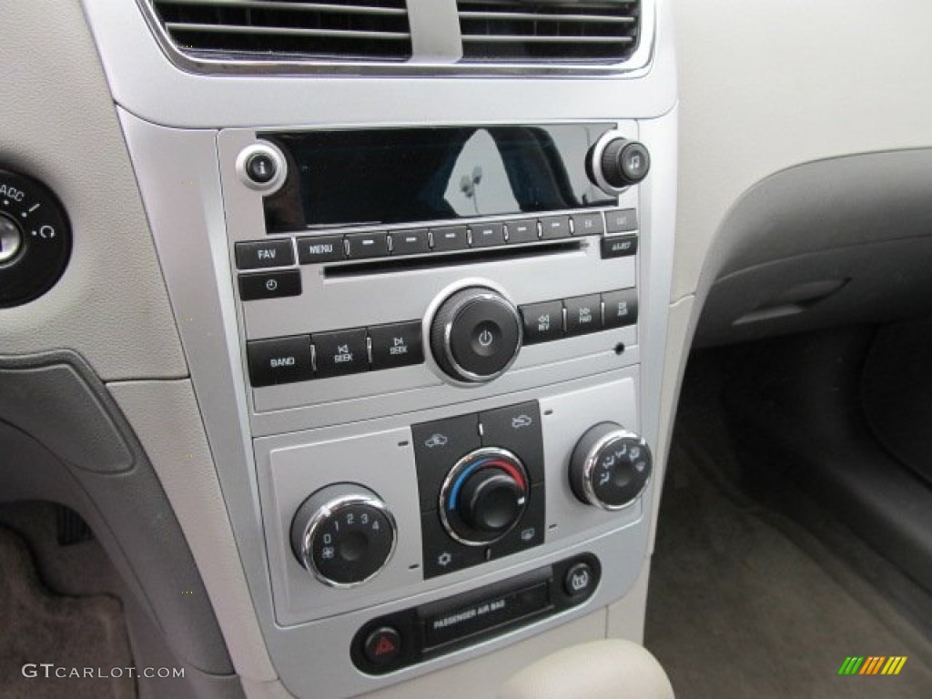 2009 Chevrolet Malibu LT Sedan Controls Photo #61004326