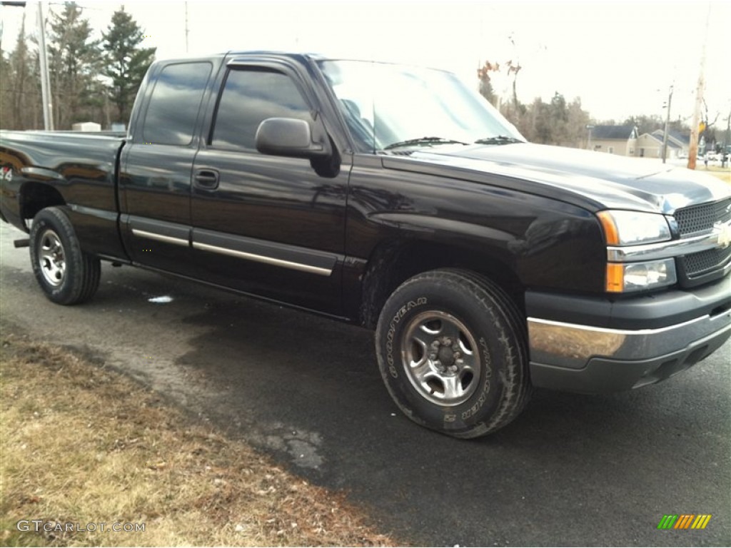 2004 Silverado 1500 LS Extended Cab 4x4 - Black / Dark Charcoal photo #4