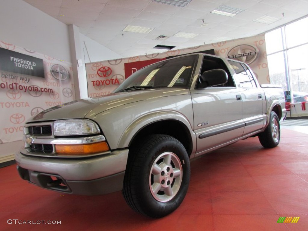 2004 S10 LS Crew Cab 4x4 - Sandalwood Metallic / Graphite photo #1