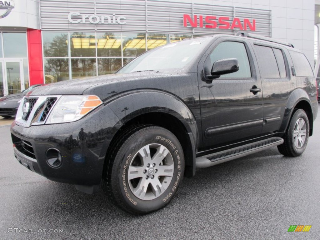 Super Black Nissan Pathfinder