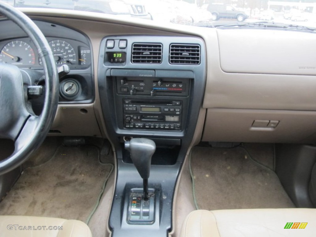 1996 4Runner SR5 - Desert Dune Metallic / Beige photo #18