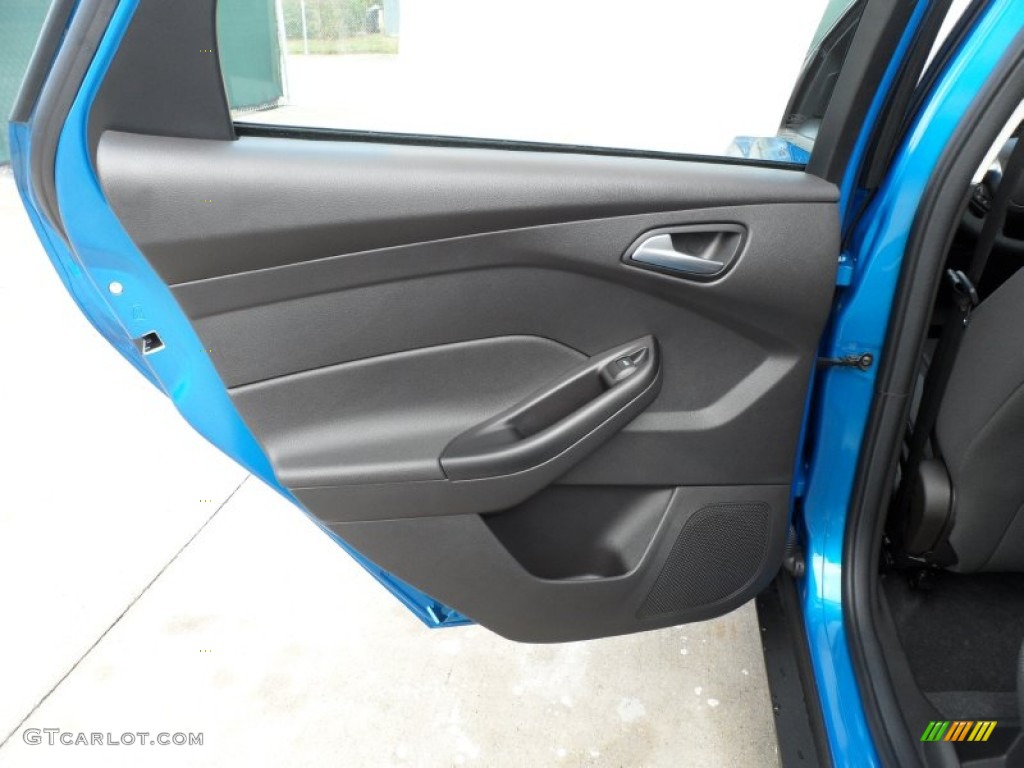 2012 Focus SE 5-Door - Blue Candy Metallic / Charcoal Black photo #19