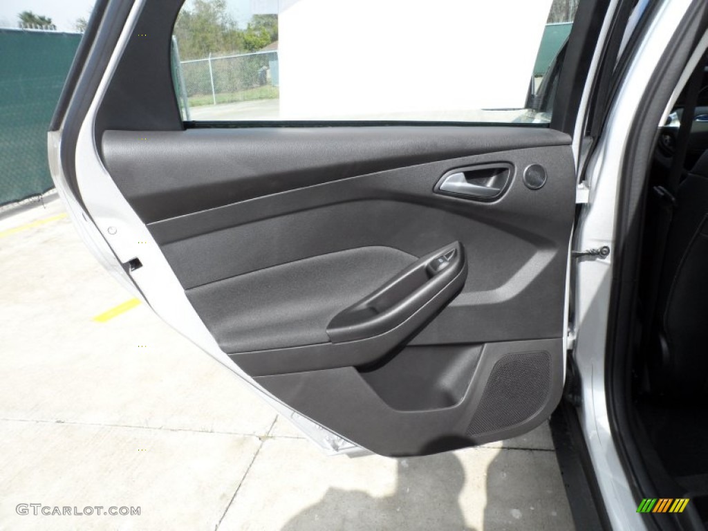 2012 Focus Titanium 5-Door - Ingot Silver Metallic / Charcoal Black photo #19