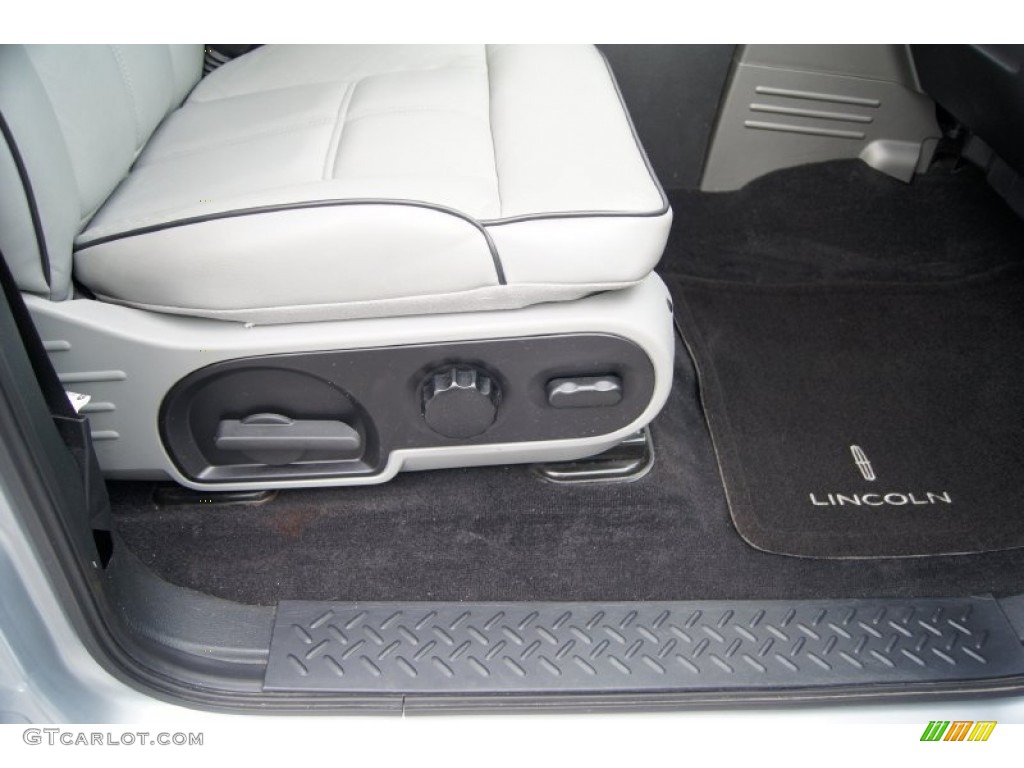 2006 Lincoln Mark LT SuperCrew 4x4 Front Seat Photo #61025440