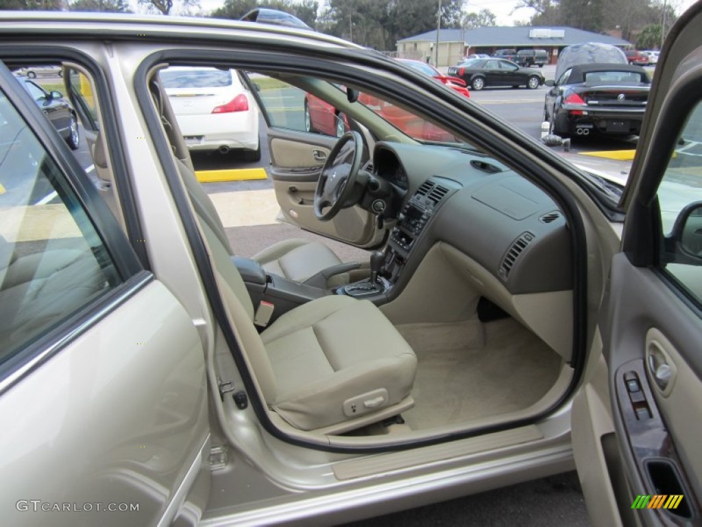 Blond Interior 2002 Nissan Maxima GLE Photo #61029199