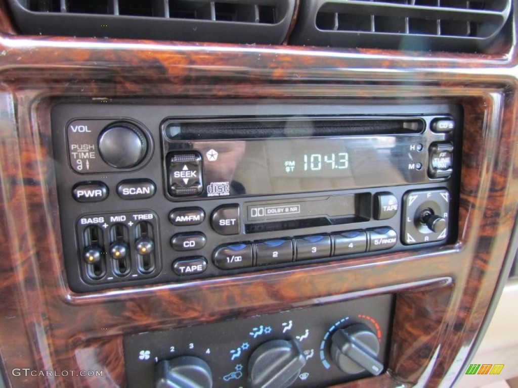 1999 Jeep Cherokee Classic 4x4 Audio System Photo #61030345