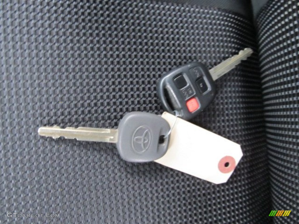 2008 Toyota FJ Cruiser 4WD Keys Photos
