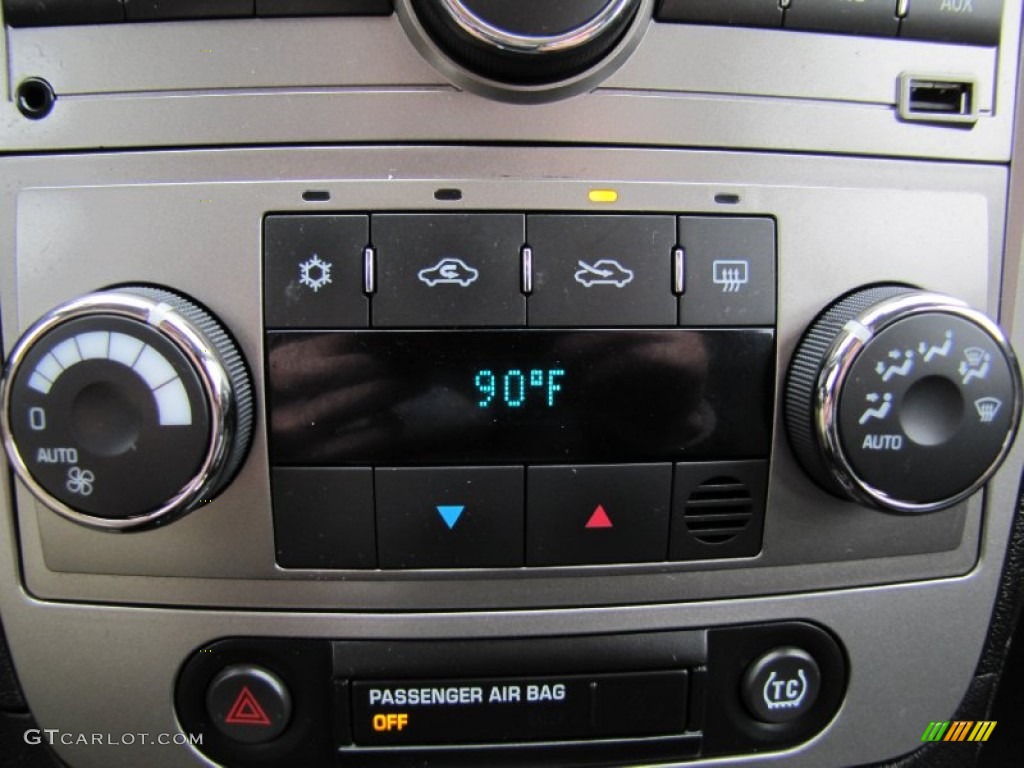 2010 Chevrolet Malibu LTZ Sedan Controls Photo #61031860