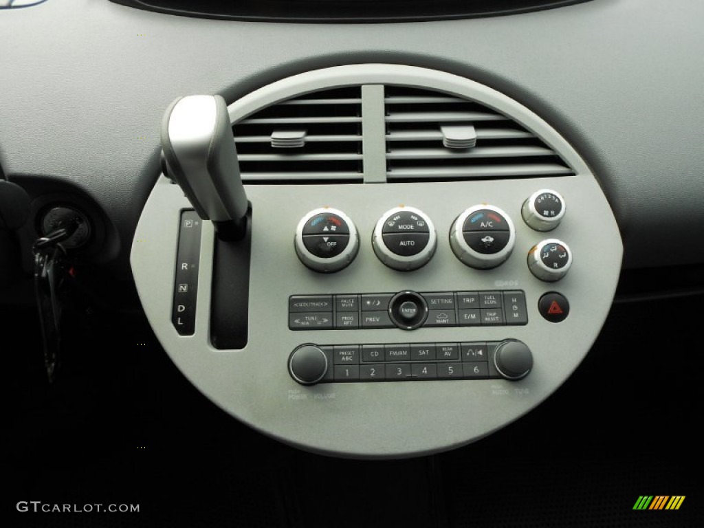2004 Nissan Quest 3.5 SE Controls Photo #61037162