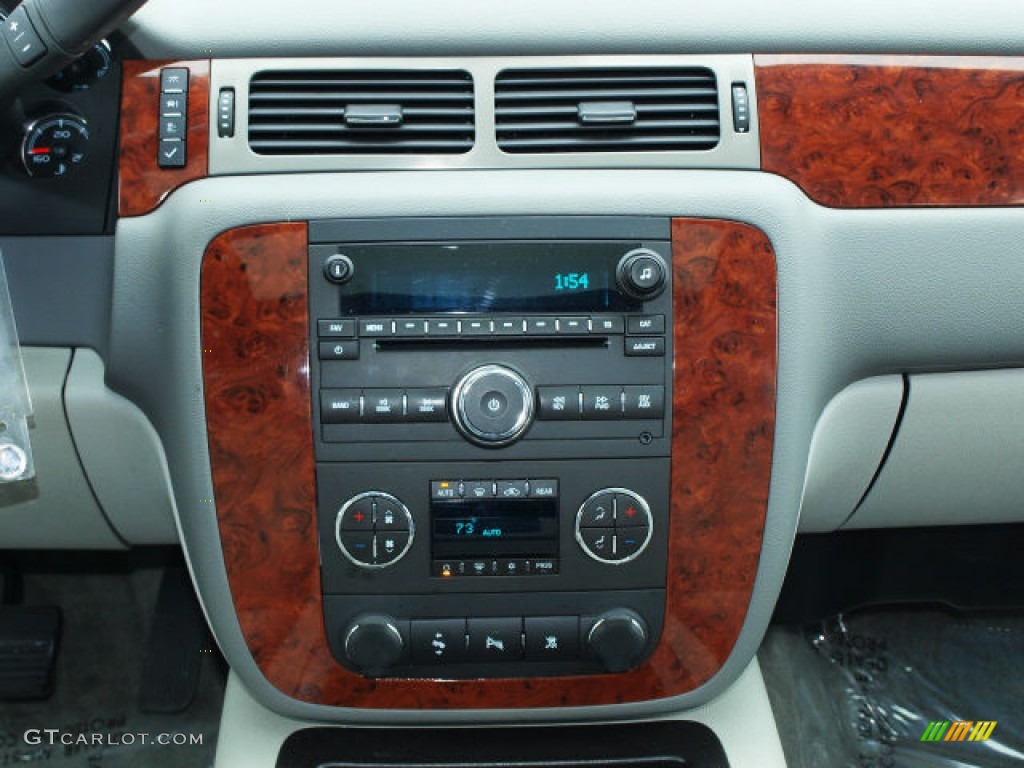 2011 Chevrolet Suburban LT 4x4 Controls Photo #61044397